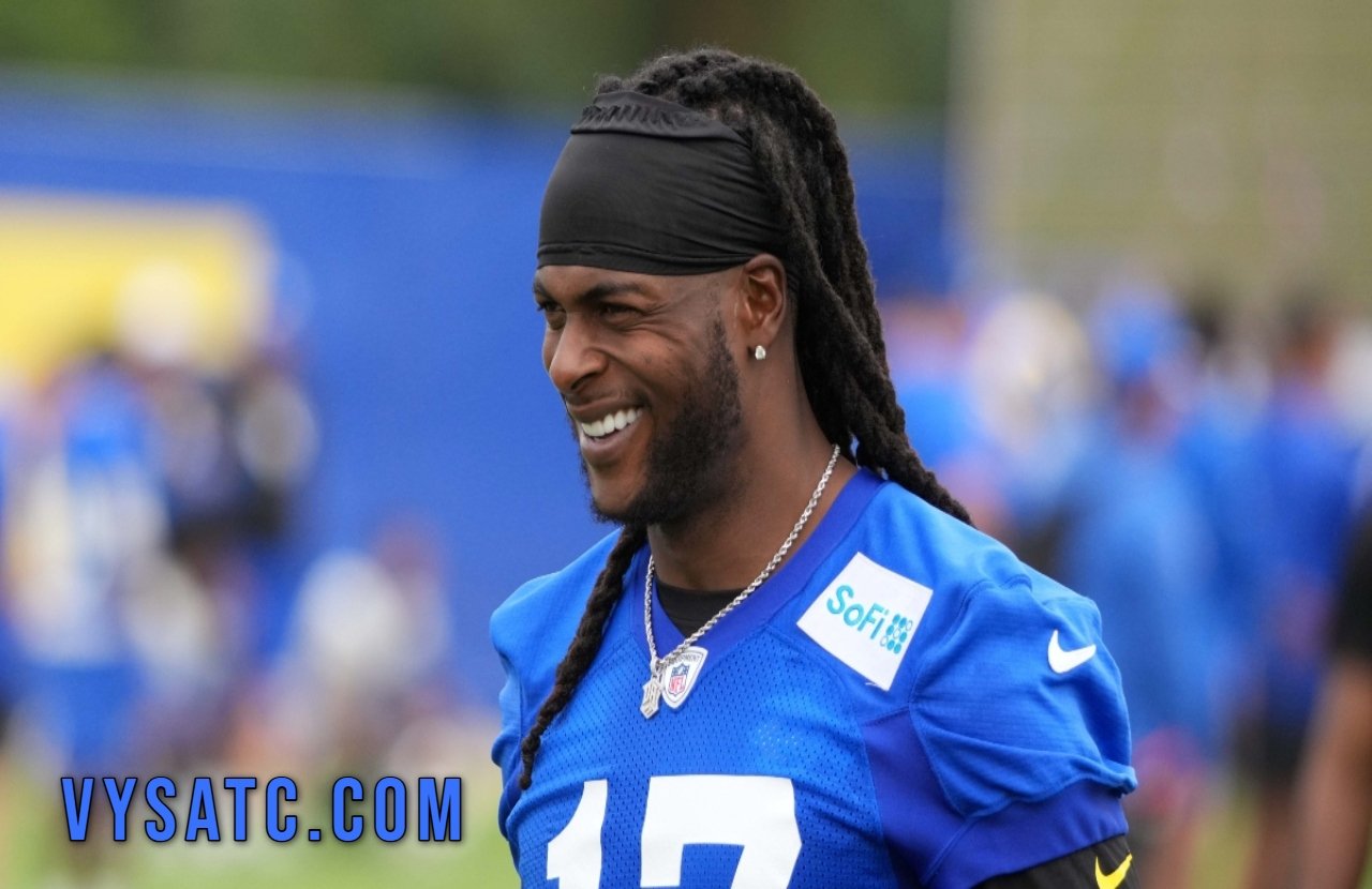 Davante adams takes a swipe at the bears.